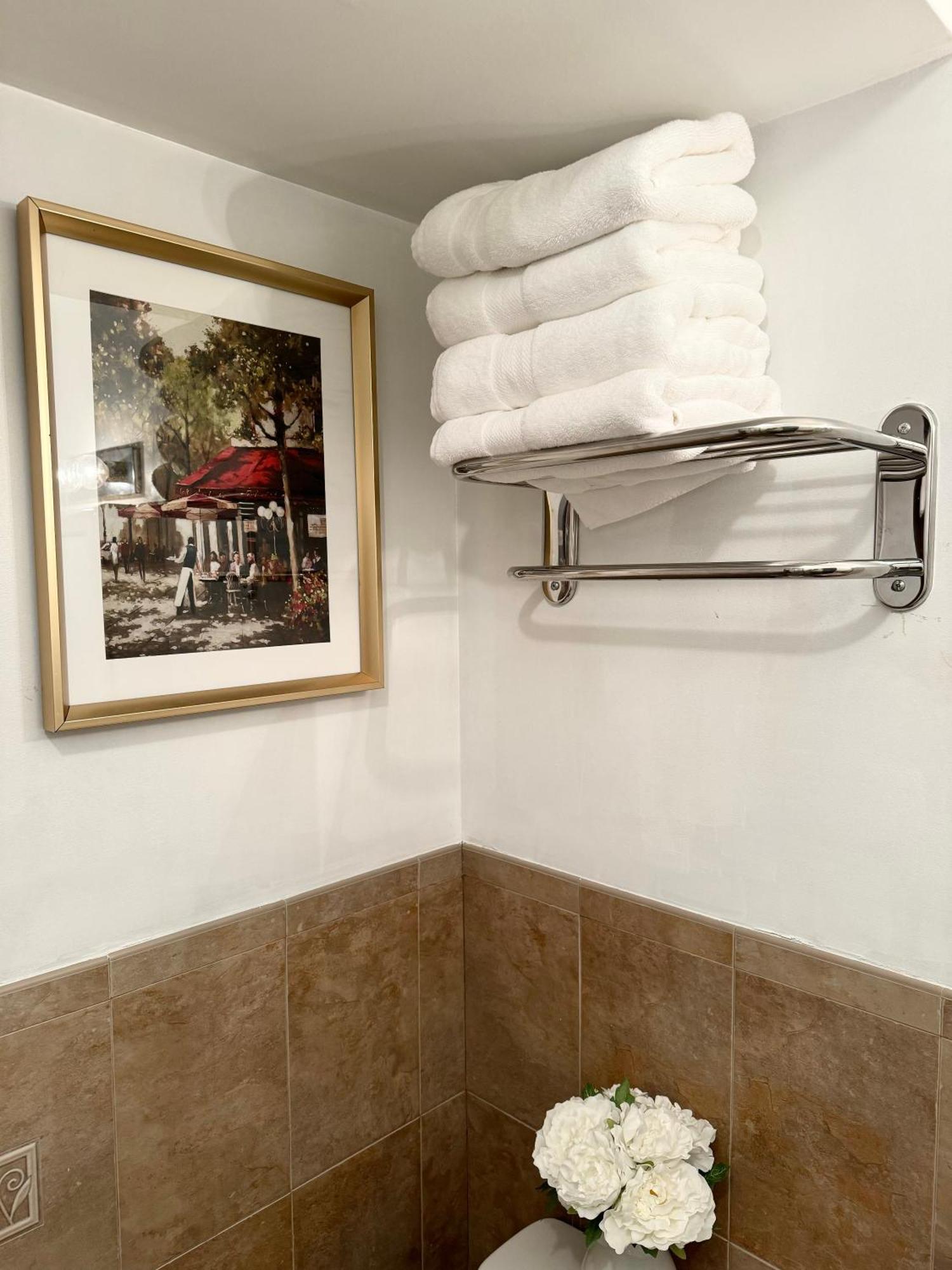 Stylish Evergreen Apartment By Newark Airport Exterior photo