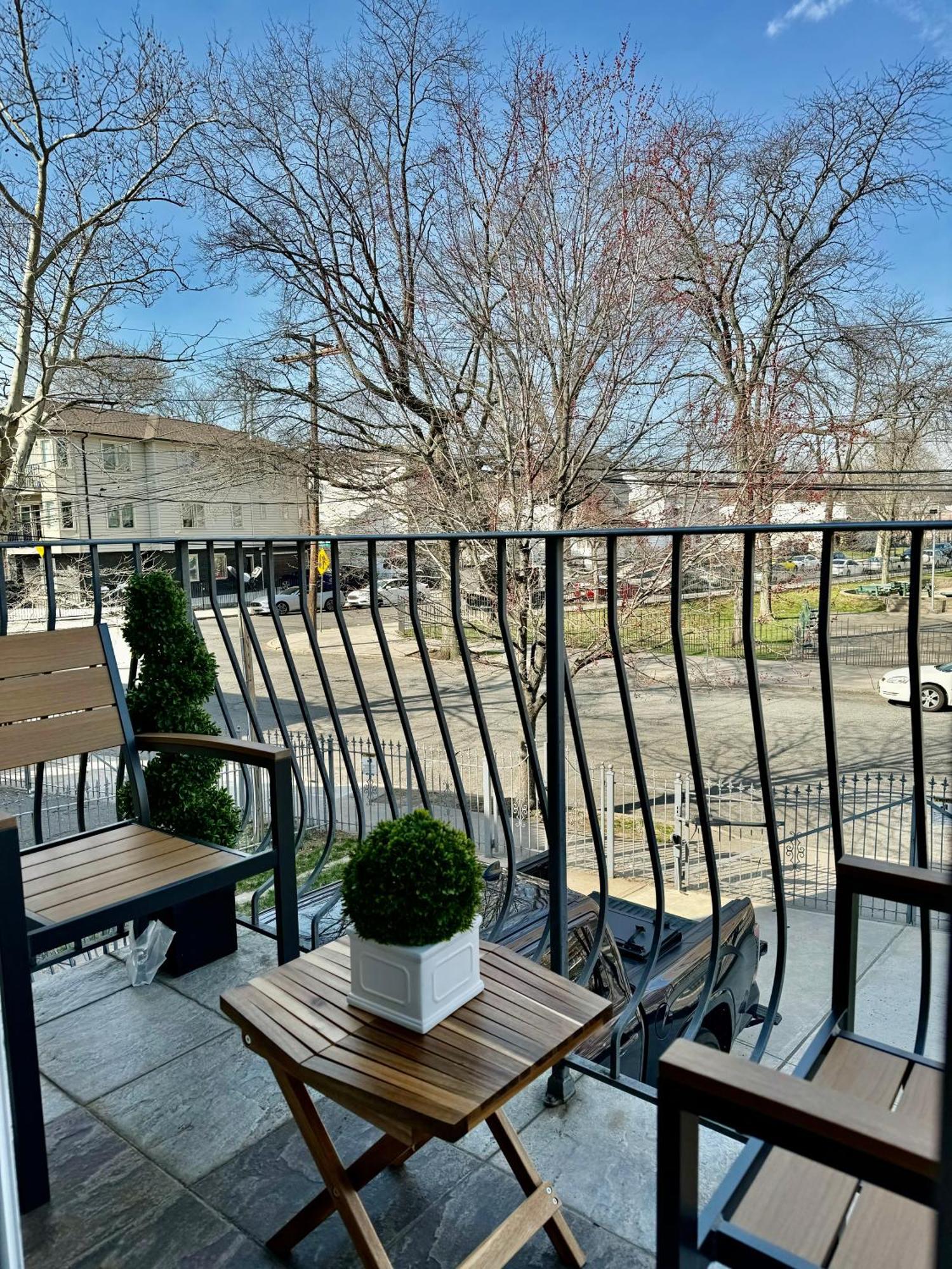Stylish Evergreen Apartment By Newark Airport Exterior photo