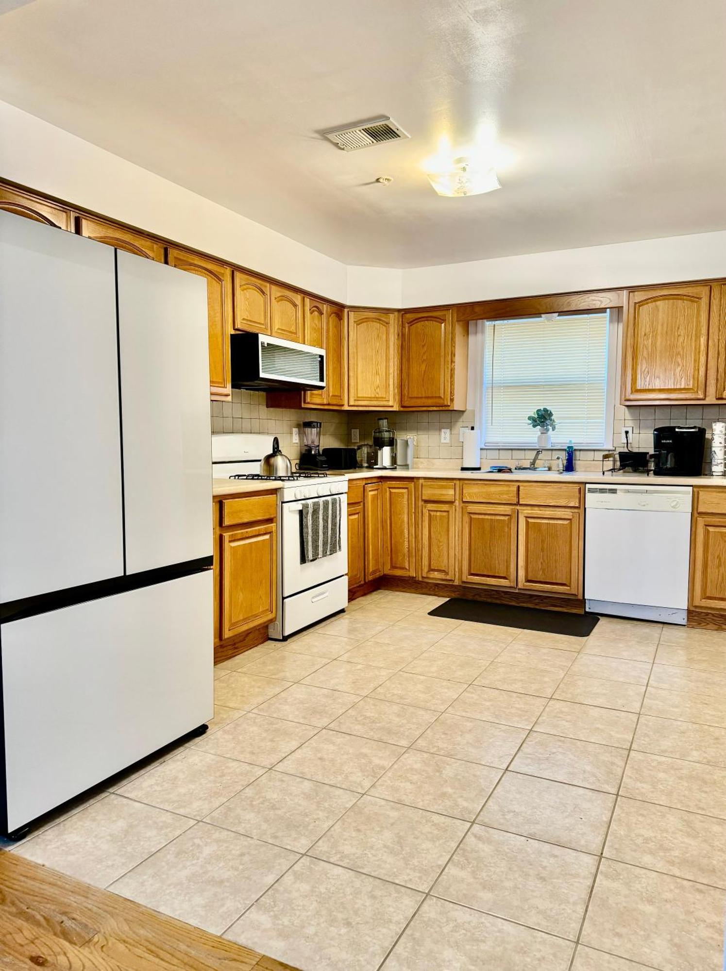 Stylish Evergreen Apartment By Newark Airport Exterior photo