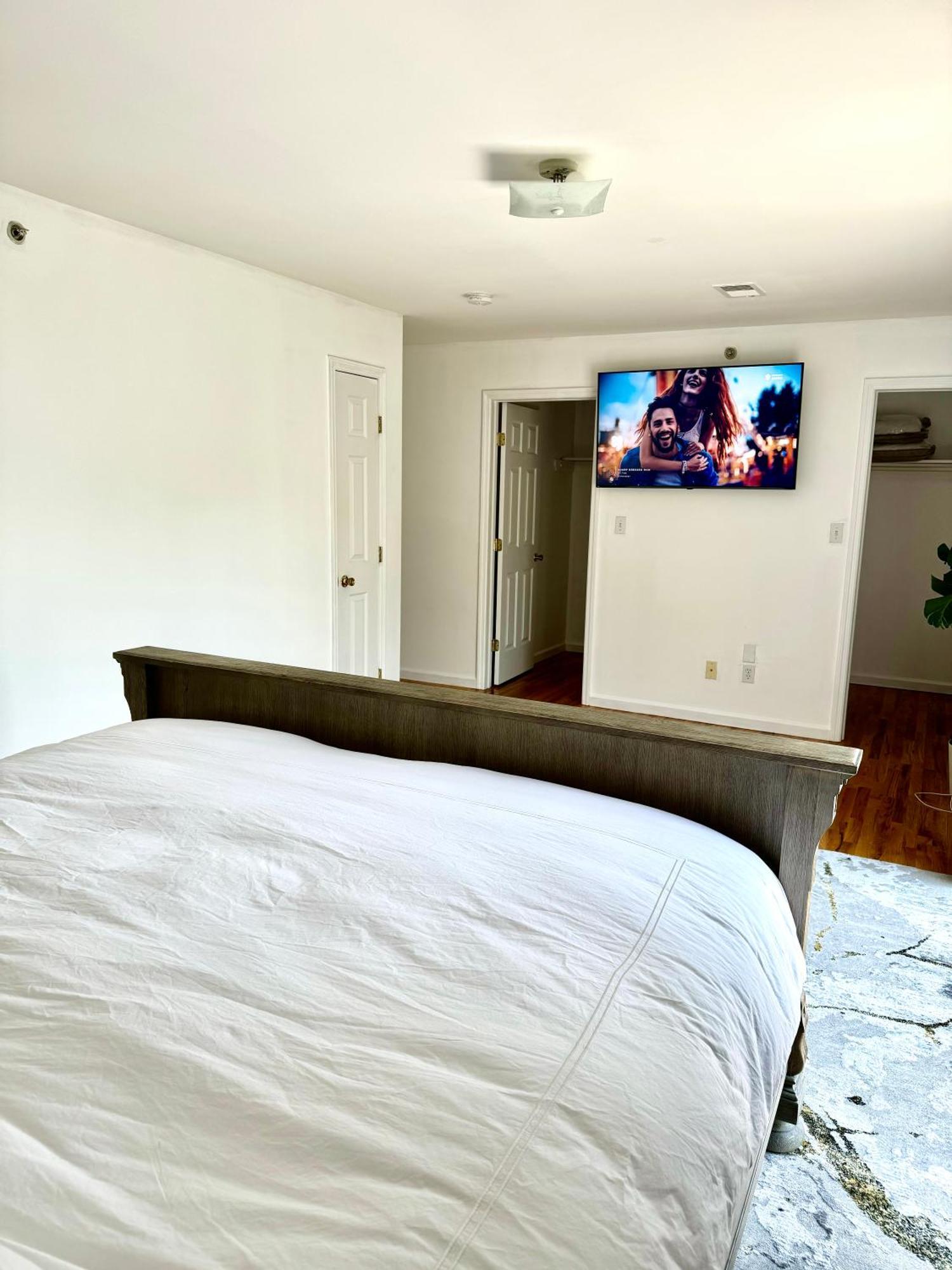 Stylish Evergreen Apartment By Newark Airport Exterior photo